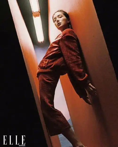 组图女星许玮甯黑白忧郁感杂志大片,新作当男人恋爱时将映
