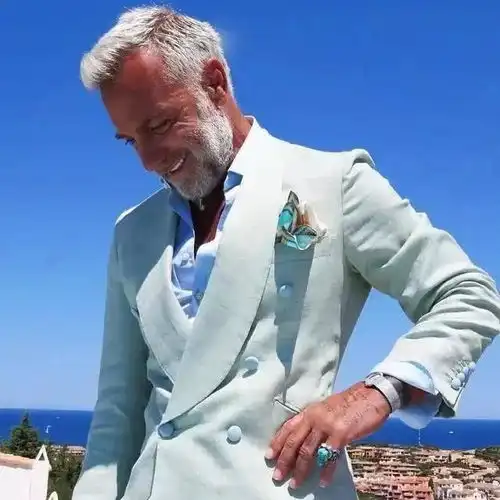 25岁超模怀了52岁老头的孩子,本来替女孩不值,看完才发现赚大了
