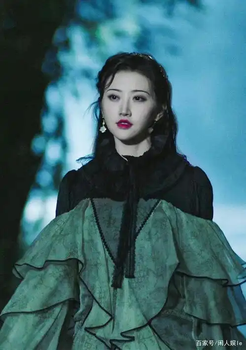 景甜入行十多年靠司藤口碑逆袭,旗袍造型尽显东方女性韵味
