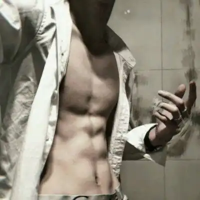 肌肉男头像运动图片健身男生生活照真实的
