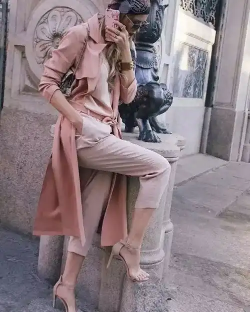 她49岁已经是两个孙女的奶奶,还有18岁女孩都羡慕的细腰翘臀马甲线
