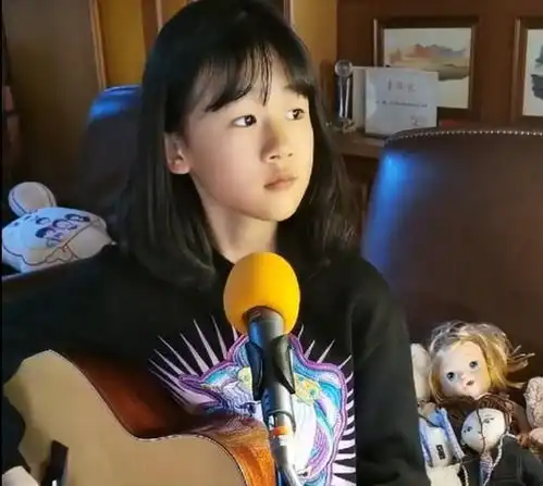 陆毅的生日是12岁贝儿的生日,他看起来又甜又高颜值,又细又直
