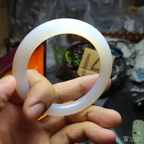 全品白玛瑙镯子
