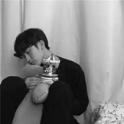 qq男生黑白头像,长的帅气不是我的错
