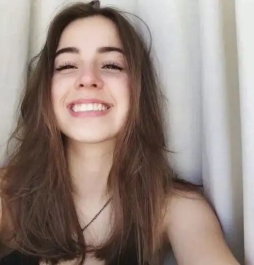 东北72岁奶奶烧柴火给网友听,缓解焦虑情绪