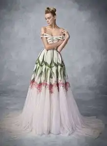 看多了白色婚纱你真应该看看别色的婚纱有多美
