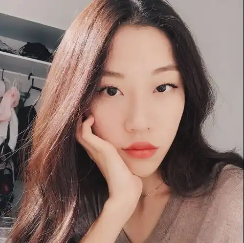 揭秘美女加微信真相美女头像背后其实都是抠脚大叔
