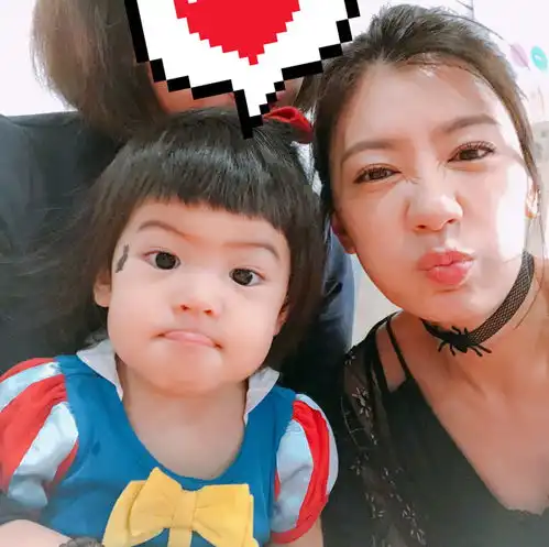 万圣节到,贾静雯家俩小孩又长大了,咘咘更鬼怪bo妞紧跟随
