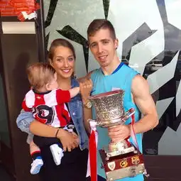 西班牙性丑闻男主角娇妻甜美曾爆艳照
