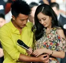 吴京谢楠昔日恩爱照曝光盘点明星情侣激吻瞬间
