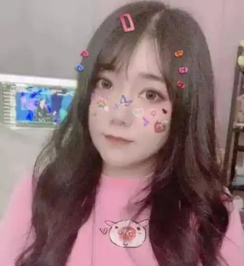 难怪小团团只发半身照,看到她唯一全身照,全体男粉的幻想破灭了
