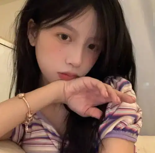 女生头像ins高级质感超级干净温柔
