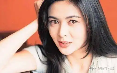 57岁关之琳遭汪诗诗出卖未修原图曝光,皱纹明显不复当年
