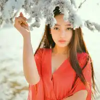 三十岁穿红衣服美女头像微信头像图片大全
