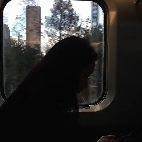 女生意境侧脸图片,表达心情复杂侧脸头像意境图片
