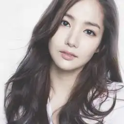 朴信惠刘亦菲angelababy亲身示范波浪卷发美着呢
