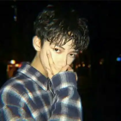 2020男生头像颓废帅气,失望太多的样子
