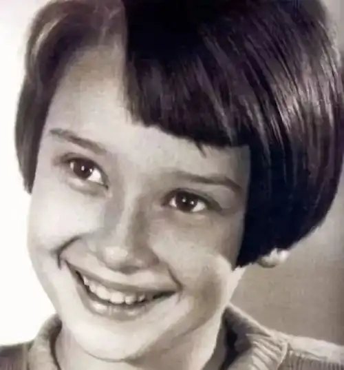 赫本1981年演讲视频她的童年,恰如芭蕾般优雅坚韧...
