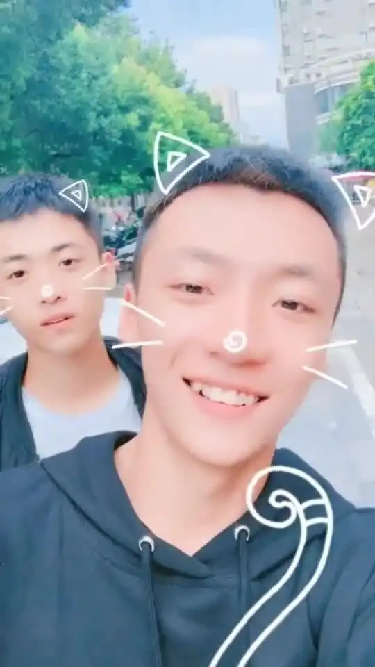 本以为谈了一个奶狗系男朋友,当看到真人后,想死的心都有了
