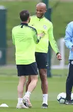 红蓝德比一触即发快来领取曼城将士们的训练表情包素材
