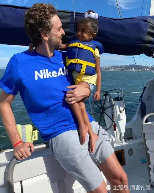 科比妻女与加索尔夫妇一同出游,小碧职业假笑出镜,娜娜美极了
