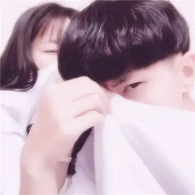 可爱情侣头像双人两张卖萌一左一右一张两个人
