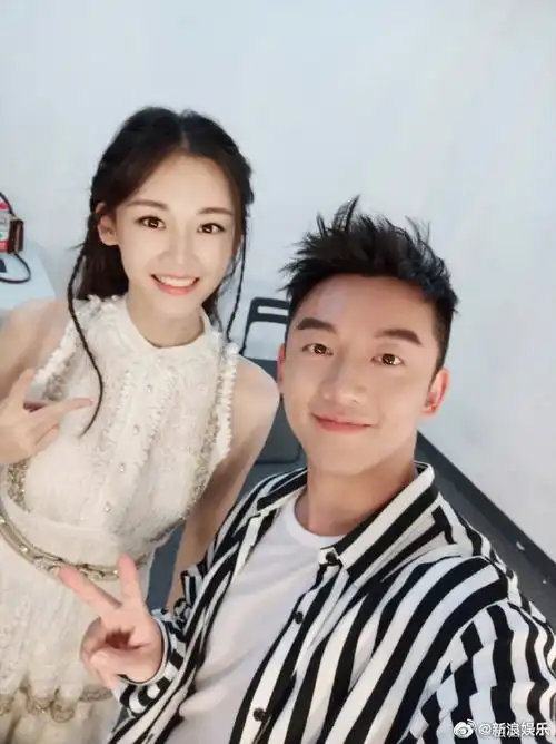 李涛从钟楚曦和苗苗的路线感觉可以代表两种类型的...
