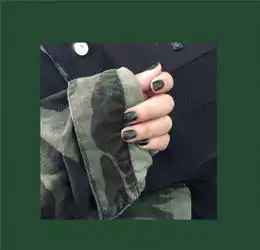 纯色美甲图片简单单纯又美好
