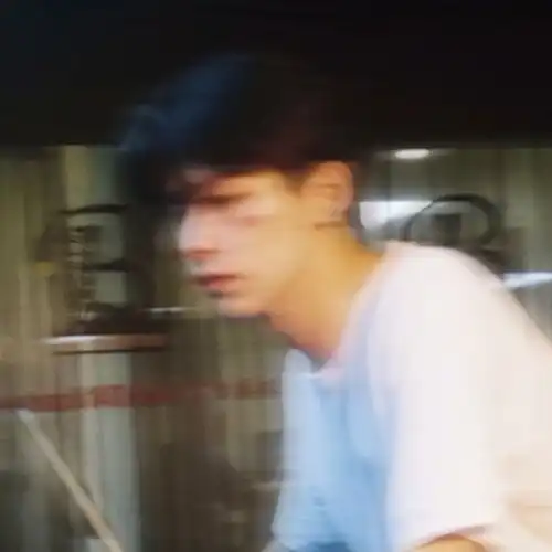 头像模模糊糊男生头像

