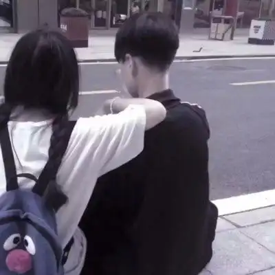 情侣头像分开一人一半背影唯美深情定是铭心刻骨
