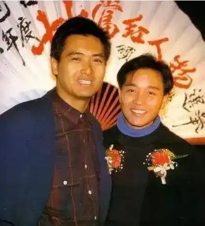 英雄本色身为配角的周润发,抢了主角的张国荣的戏
