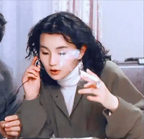 风情万种的影后张曼玉方脸也是大美女
