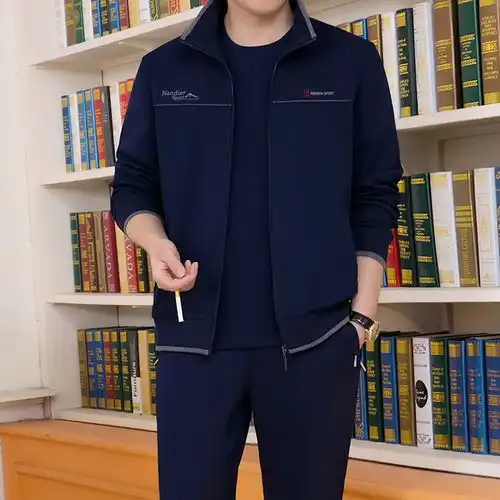 现在的男人真会打扮,55岁大叔穿成这样,看着就像38岁
