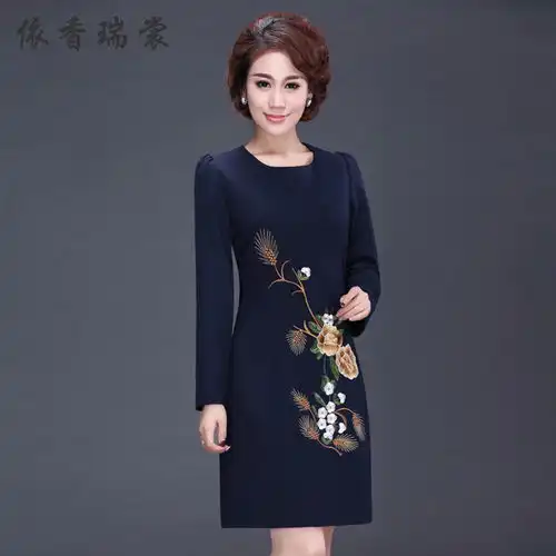 今年想给妈妈一份温暖的连衣裙吗这几款上档次显年轻
