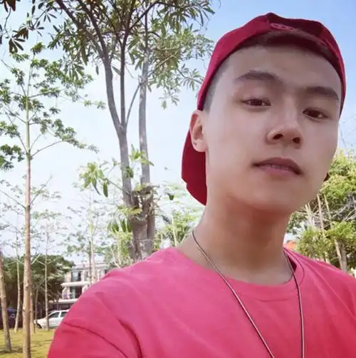 叛逆少年参加变形记,卖掉金项链给穷爷爷治病,后来怎样了
