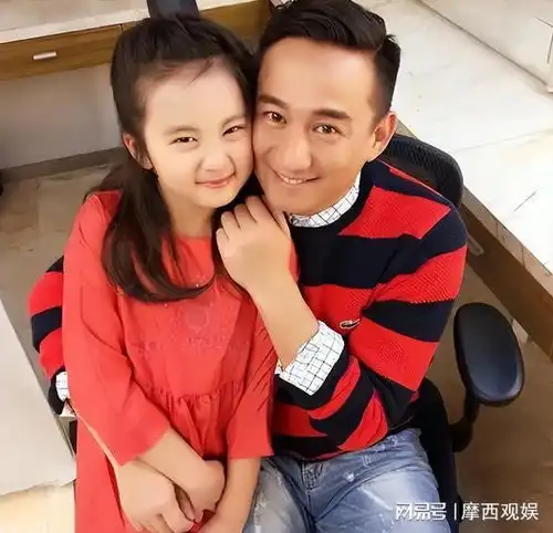 有种整容叫黄多多长大,凭真人秀走红8年后,她露出了原形
