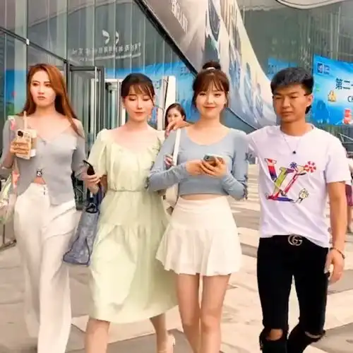 女人贵在安分守己,美女撩闺蜜的男友,结果真是自作孽不可活
