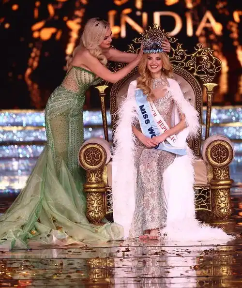 捷克模特加冕世界小姐,在印度战胜111位美女,1米8大个耀眼
