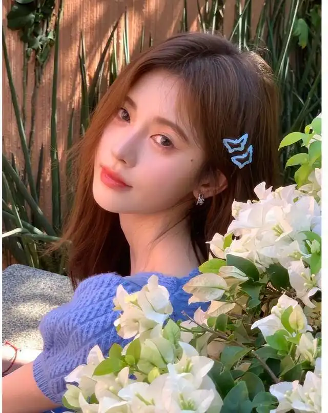 鞠婧祎晒泰国旅拍,一身蓝色太惊艳,少女范十足
