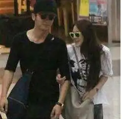 看李晨张馨予这些亲密照,跟她在一起他曾经很快乐吧
