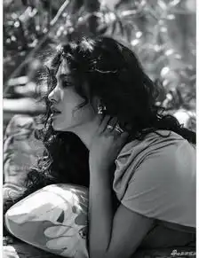 组图宋慧乔完整封面大片曝光准新娘漫步山间风情万种
