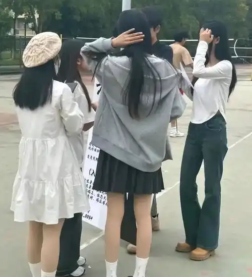 穷养vs富养的女大学生,一组对比图流出,触碰了家长的玻璃心
