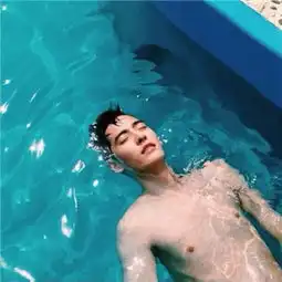 孤独伤感男生头像图片高清2018要替别人着想要为自己而活
