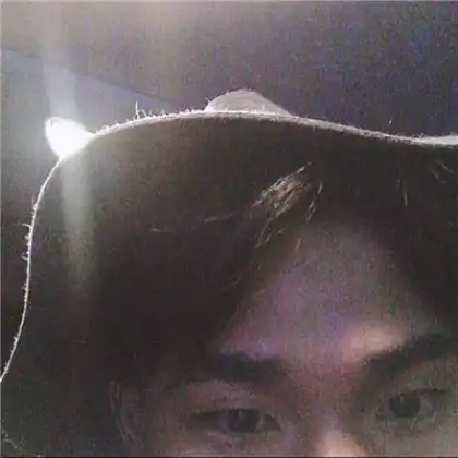 孤独颓废的头像男生,是男人就不要颓废下去
