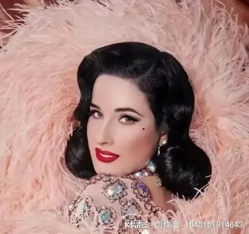 夏天穿搭怎么才能做到性感又不低俗
