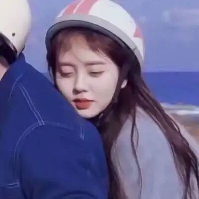 情侣头像真人一人一半高清2020最热双人情侣头像合集
