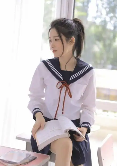 性感美女时尚写真高马尾学生妹日系校服,甜美可人
