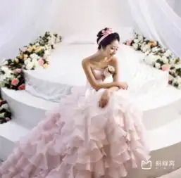 2016情人节为新娘选件婚纱
