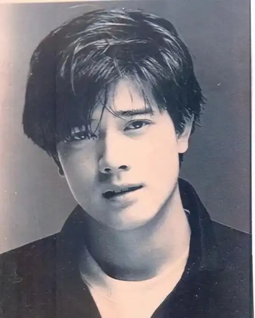 郭富城生日放小假,发文感谢粉丝,全家福难掩幸福
