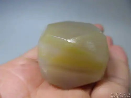辽金时期缠丝玛瑙方棱大珠子
